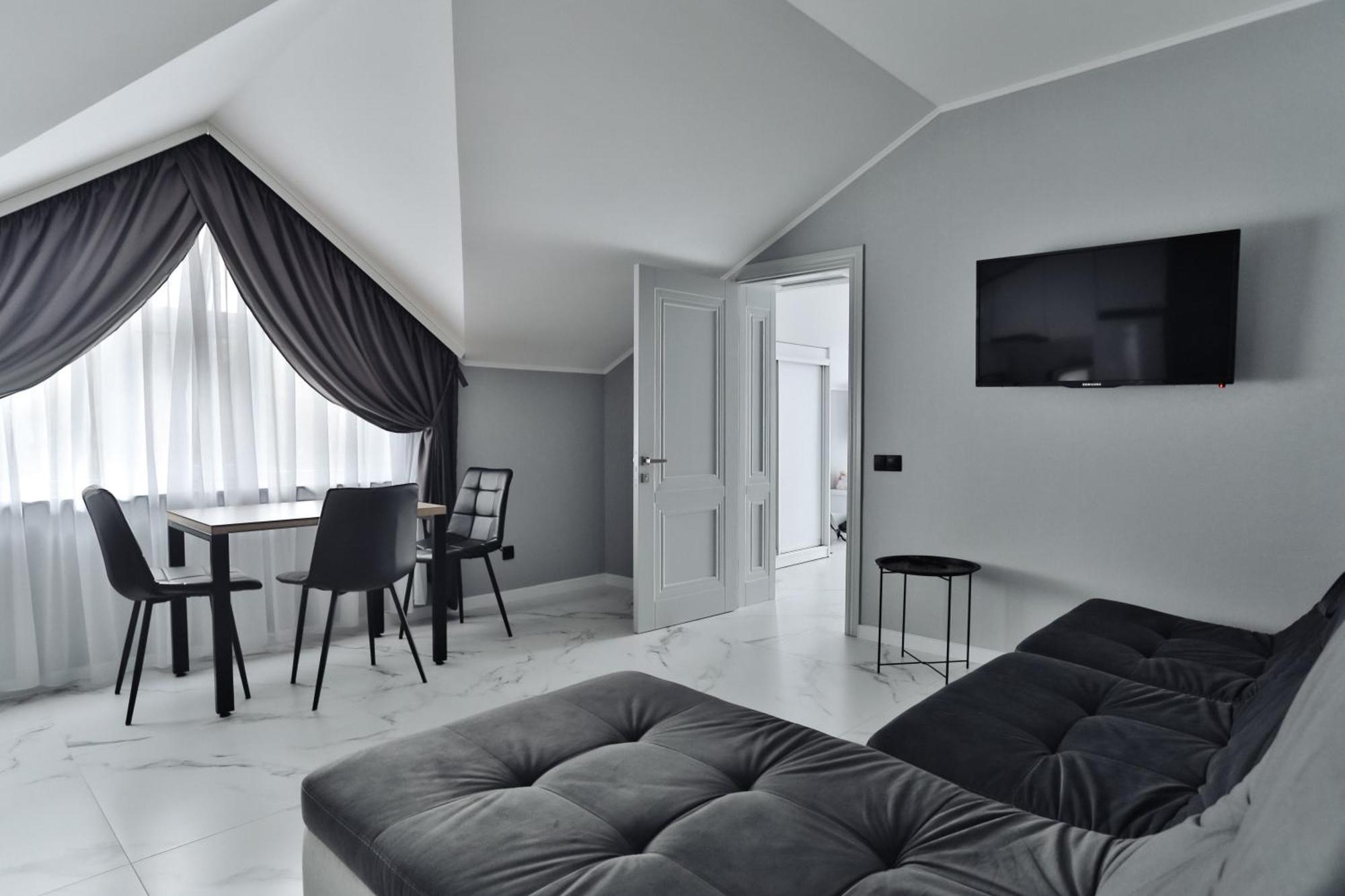 апарт-готель Logos Apartment *